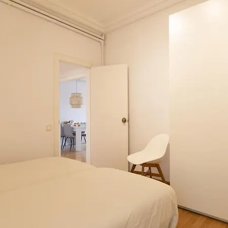 Gran Via Apartment *